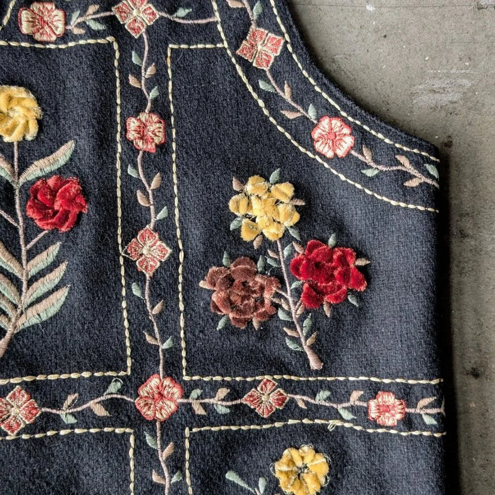 Vintage Winona Knits Navy Red Yellow Floral Embroidered Wool Vest large - Picture 4 of 6